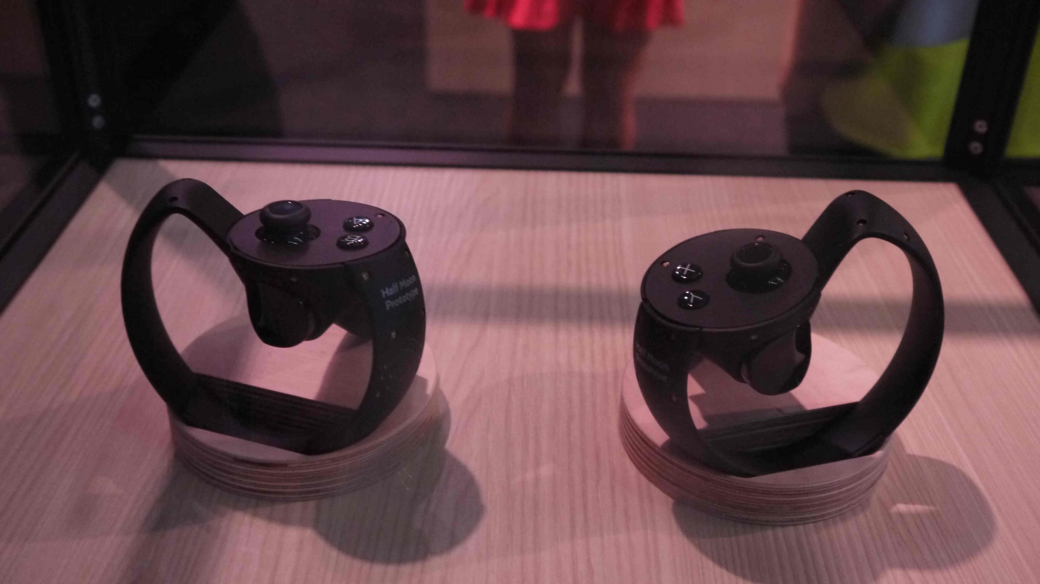 Los mandos para acompañar al casco de realidad virtual de Oculus TAGS:undefined
