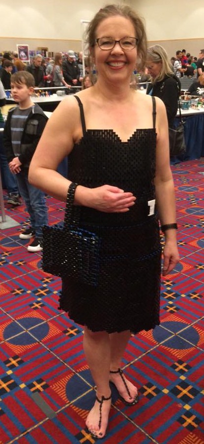 Un vestido para su mujer hecho con 12.000 piezas de Lego