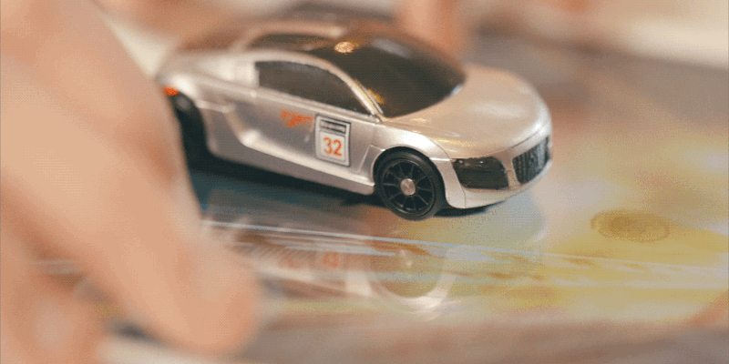 Pocket Racing 2.0: un juego de carreras para tablet que funciona con un coche de juguete real