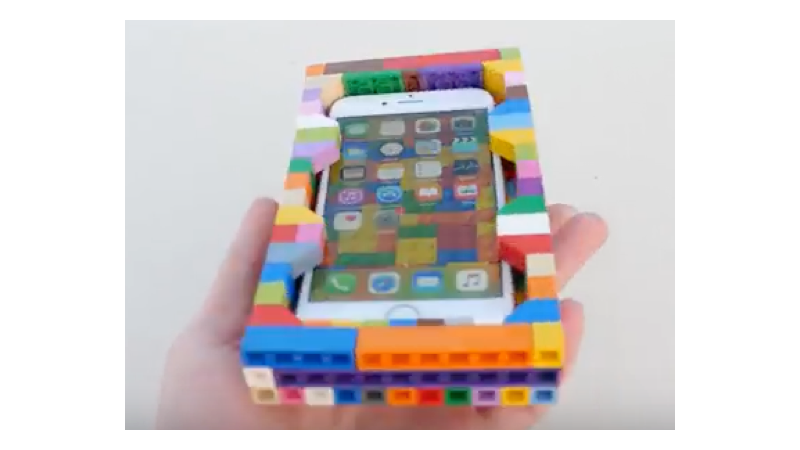 Funda para iPhone hecha con piezas de LEGO