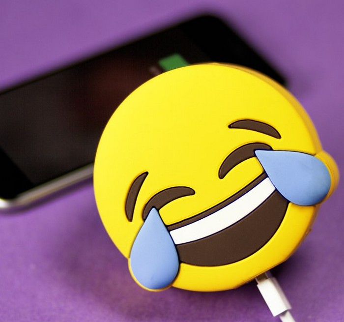 Carga tu móvil con estas baterías con formas de emoji