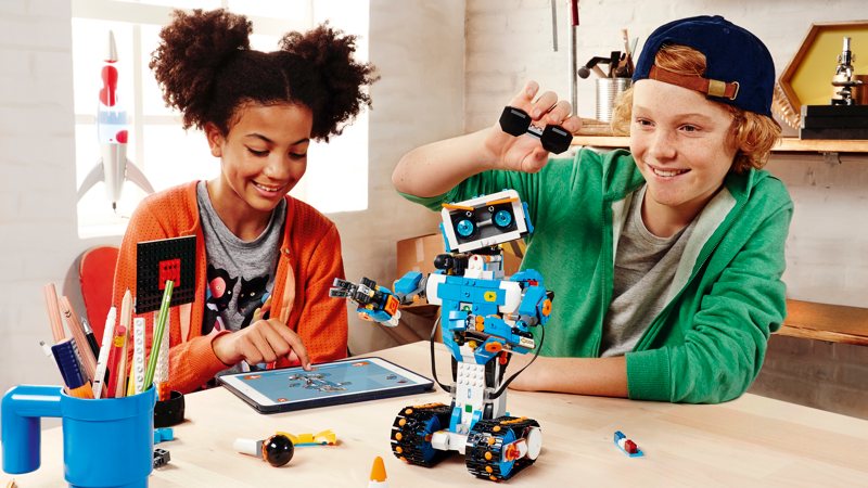 Lego Boost permite a los niños construir robots y aprender a programar