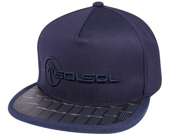 Esta gorra con paneles solares puede cargar tu móvil