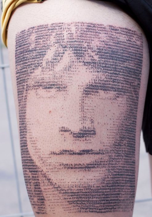 Este chico hace tatuajes... ¡en ASCII!