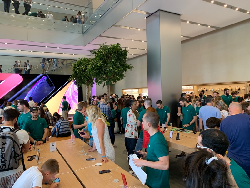 La Apple Store de Barcelona reabre sus puertas con un nuevo enfoque y diseño 