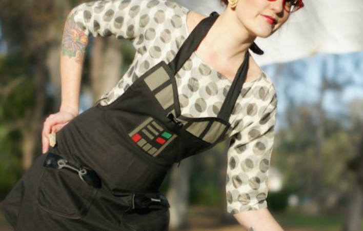 Conquista tu cocina con este delantal de Darth Vader