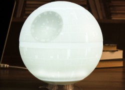 Luz ambiental en forma de Estrella de la Muerte de Star Wars