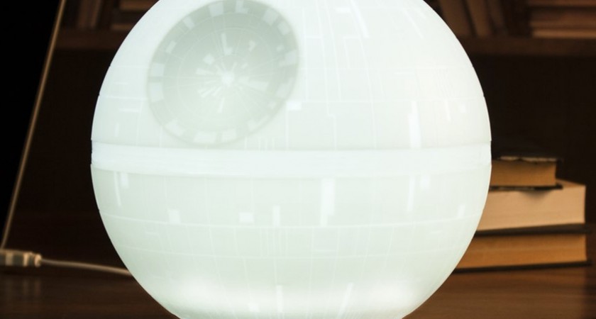 Luz ambiental en forma de Estrella de la Muerte de Star Wars