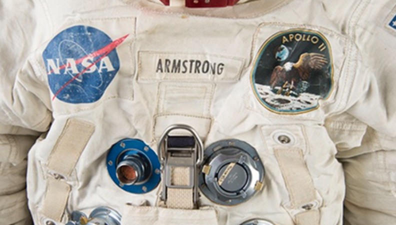 Ayuda a restaurar el traje espacial de Neil Armstrong