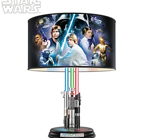 Lámpara de Star Wars iluminada con sables de luz