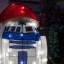 Decora tu casa o jardín con este R2-D2 iluminado