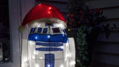 Decora tu casa o jardín con este R2-D2 iluminado
