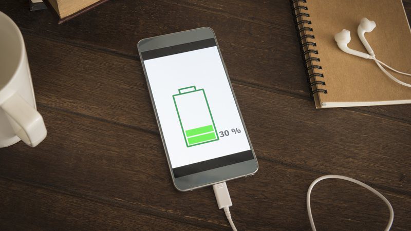 Cerrar las apps del móvil no ayuda a ahorrar batería