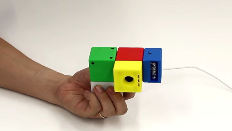 Construye esta cámara por piezas como si fuera de LEGO