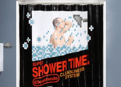 Duchas con toque geek gracias a la cortina de baño Retro Gaming