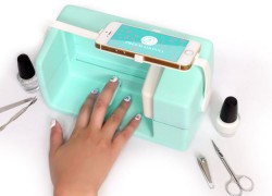 Nailbot, una impresora que pinta uñas con gran nivel de detalle