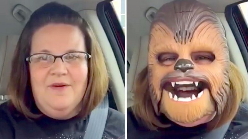 Se graba en vídeo con una máscara de Chewbacca y consigue más de 90 millones de reproducciones