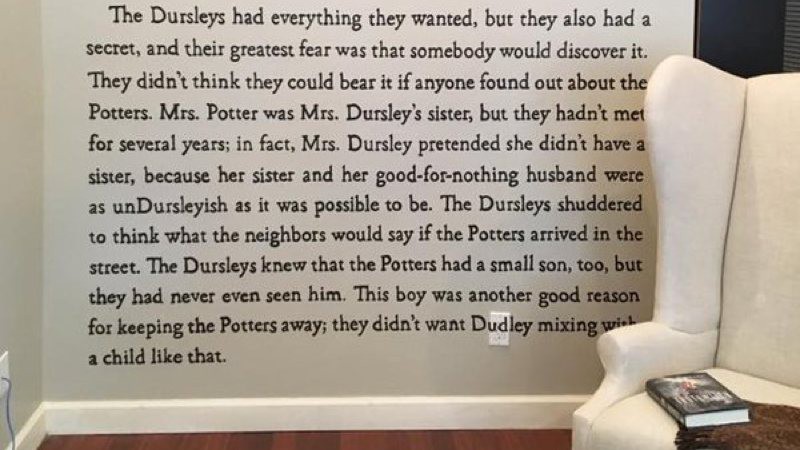 Una fan de Harry Potter decora su casa con la primera página de la saga