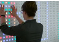 Google te enseña cómo hacer su pantalla de 6.000 botones de recreativa