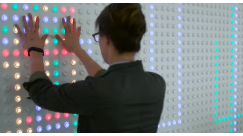 Google te enseña cómo hacer su pantalla de 6.000 botones de recreativa