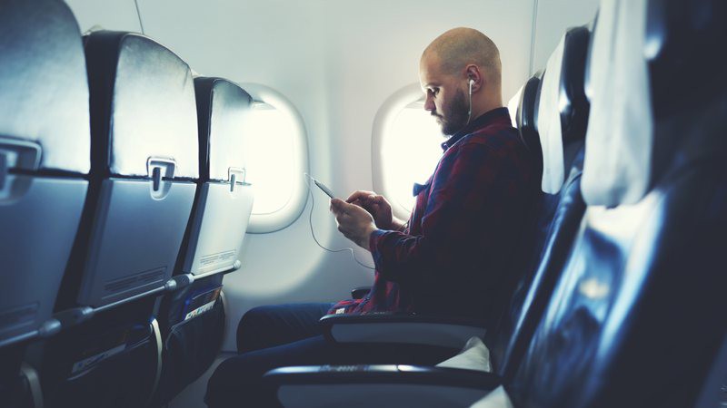 Ideas para entretenerte con tecnología en un vuelo