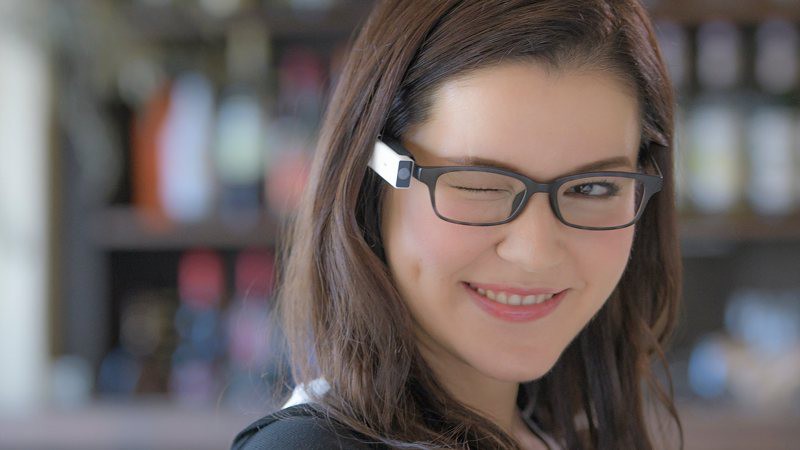 Blincam: la cámara que llevas en las gafas y hace fotos al guiñar un ojo