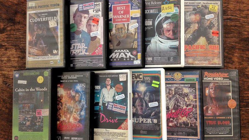 Este chico diseña carátulas de VHS con series y pelis actuales
