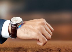 Chronos: un pequeño gadget que convierte tu reloj normal en un smartwatch