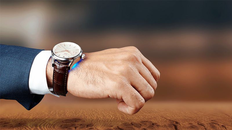 Chronos: un pequeño gadget que convierte tu reloj normal en un smartwatch