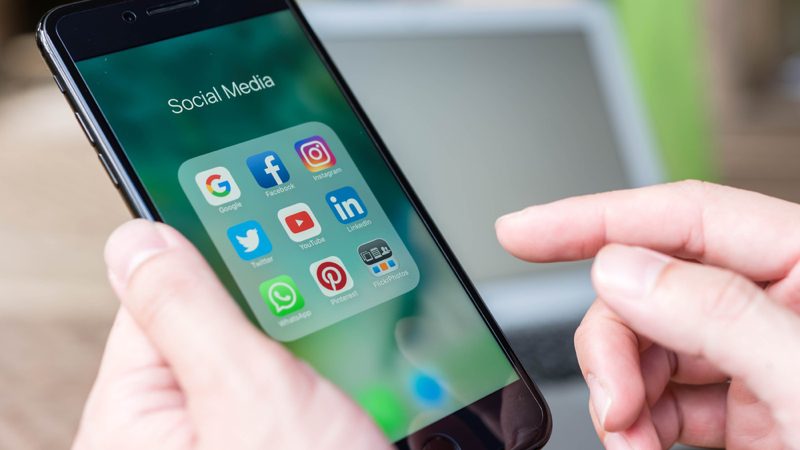 Cómo guardar tus datos de Facebook, Twitter, Instagram y Google