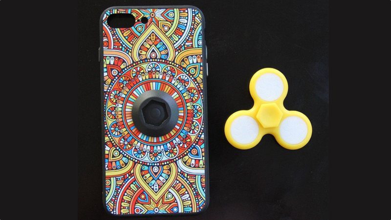 Ahora puedes tener un fidget spinner en la funda de tu móvil